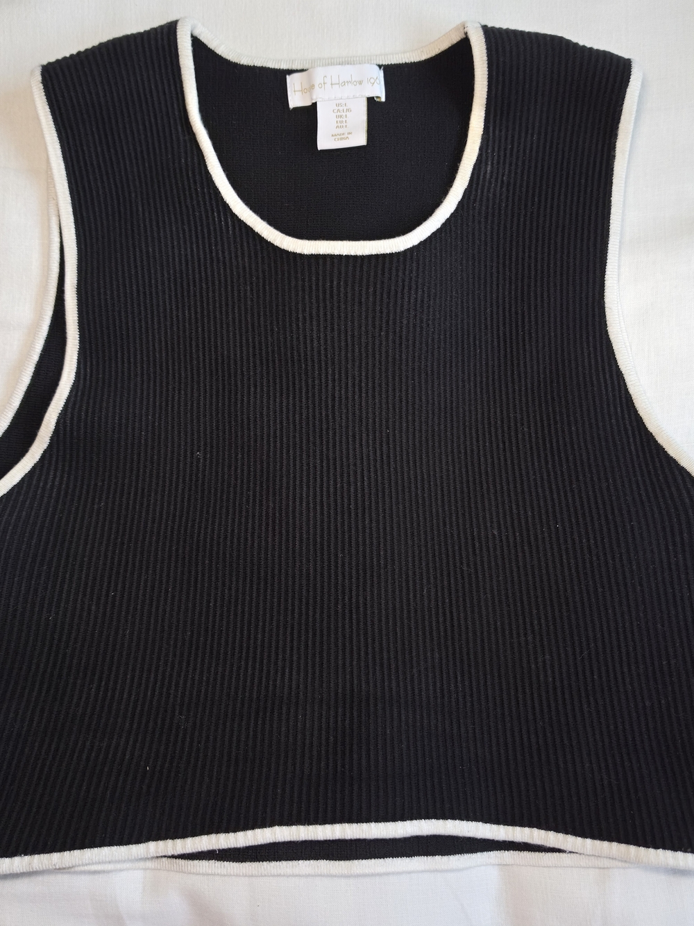 House of Harlow 1960 Black Ribbed Knit White Trim Scoop Neck Cropped Tank L